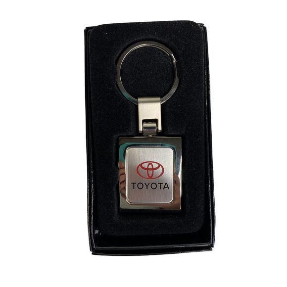 Toyota Vehicle Key Ring Silver Tone Red Logo Etched North Charlotte Dealer - Picture 1 of 9